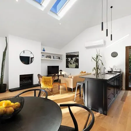 Central Location Holiday Home